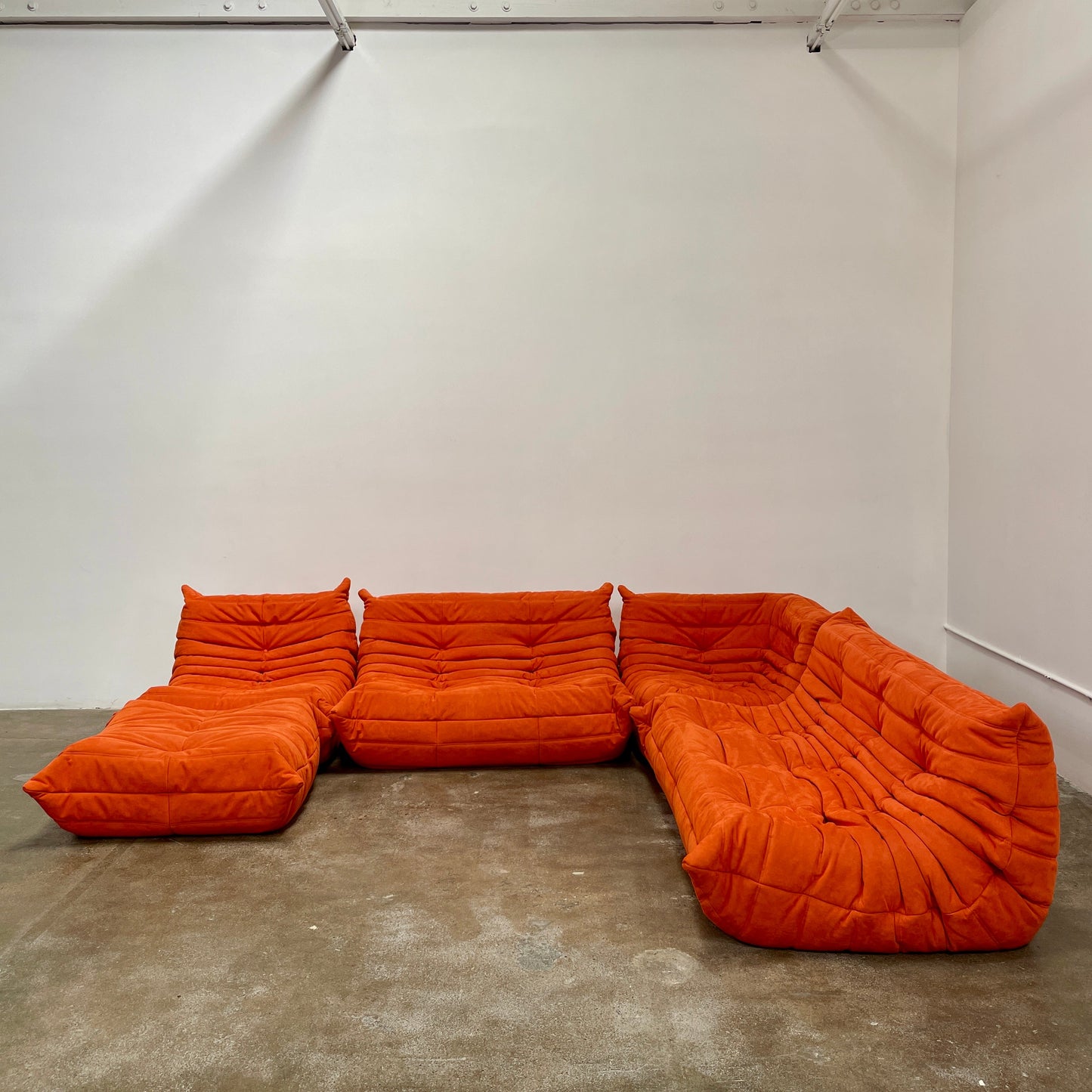 Chauffeuse et pouf Togo Ligne Roset