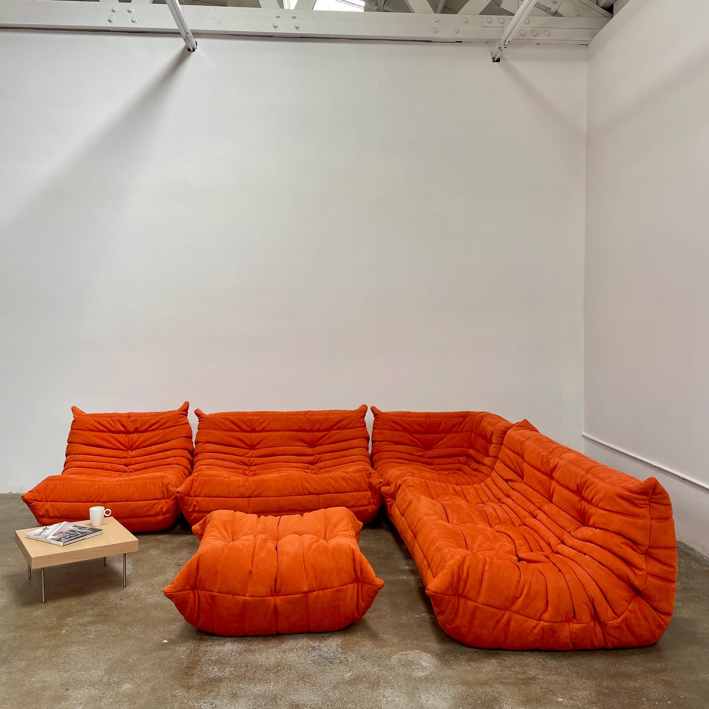 Chauffeuse et pouf Togo Ligne Roset