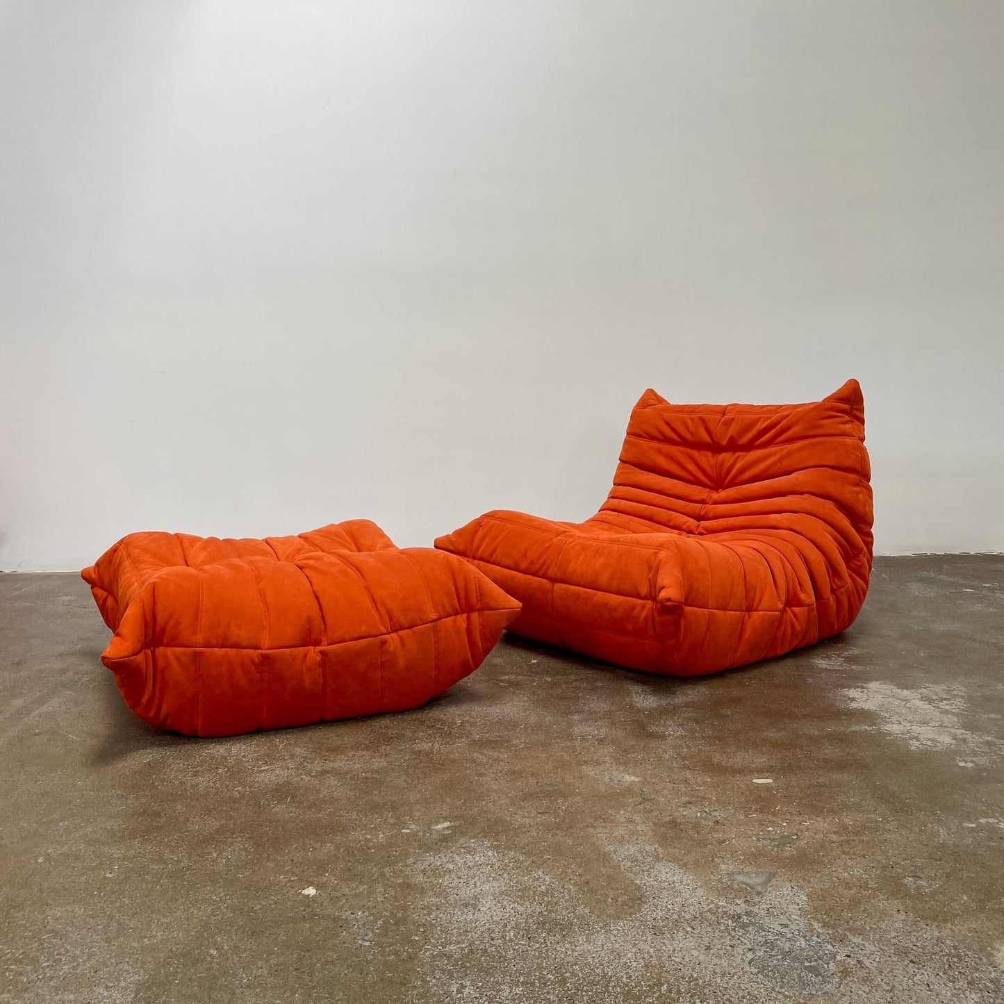 Chauffeuse et pouf Togo Ligne Roset