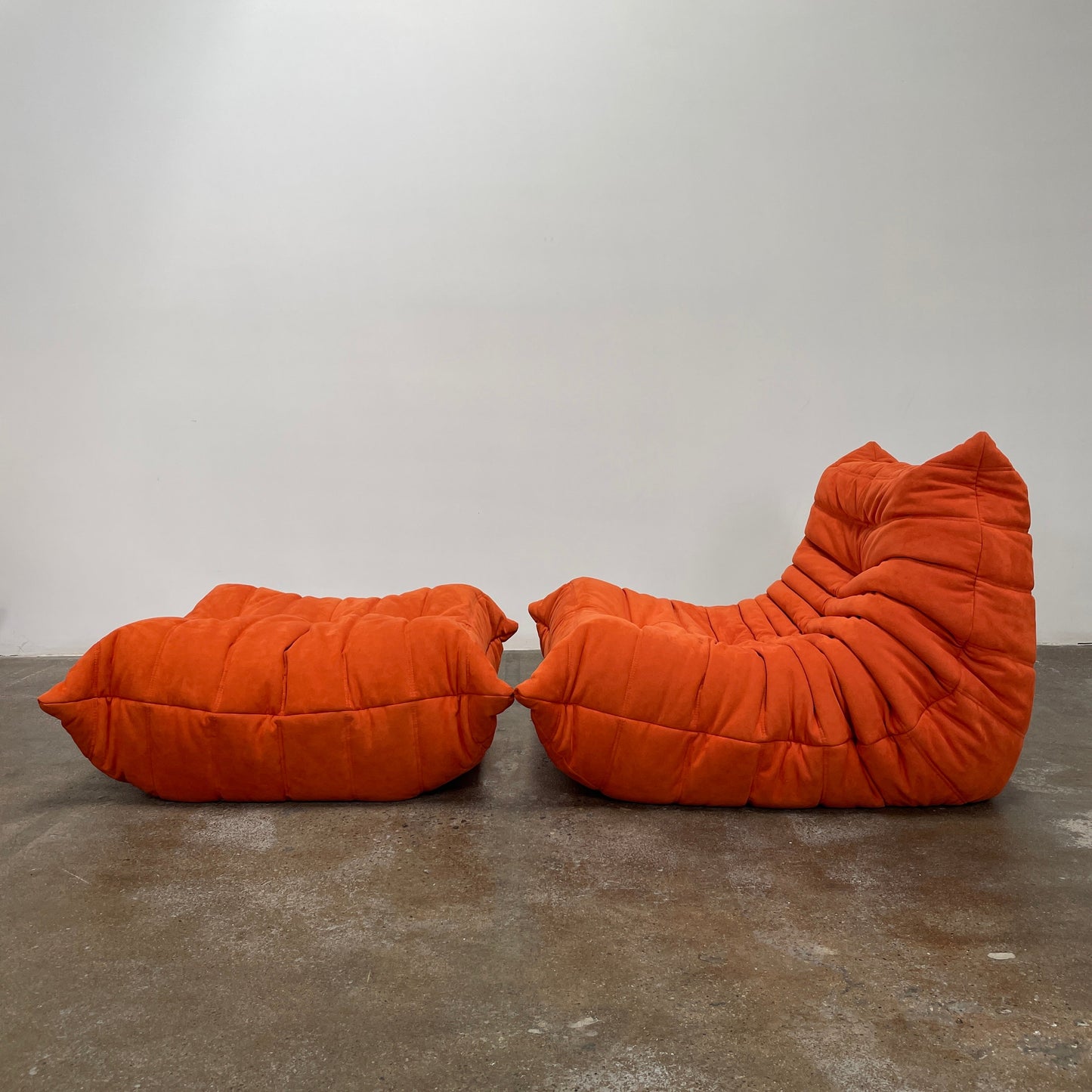 Chauffeuse et pouf Togo Ligne Roset