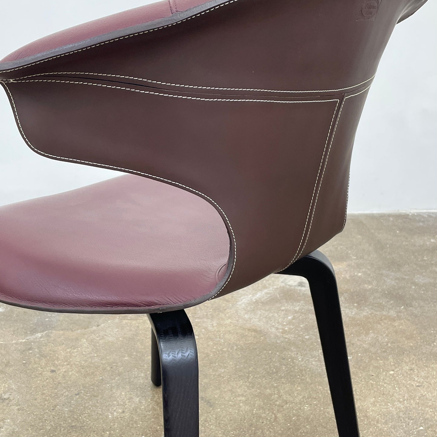 Petit fauteuil Poltrona Frau Montera Oxblood