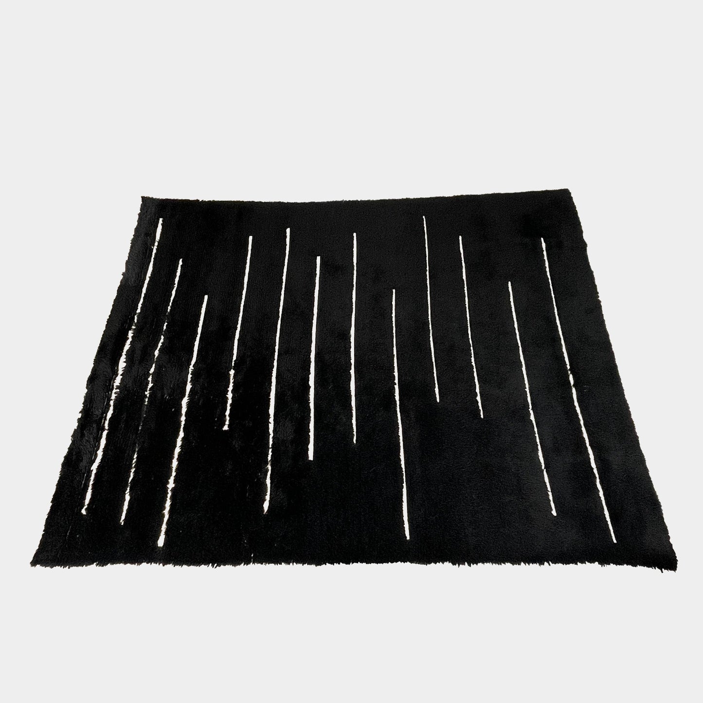 Tapis en laine tissé Dilla noir et ivoire à poils longs/bas 8'x10'