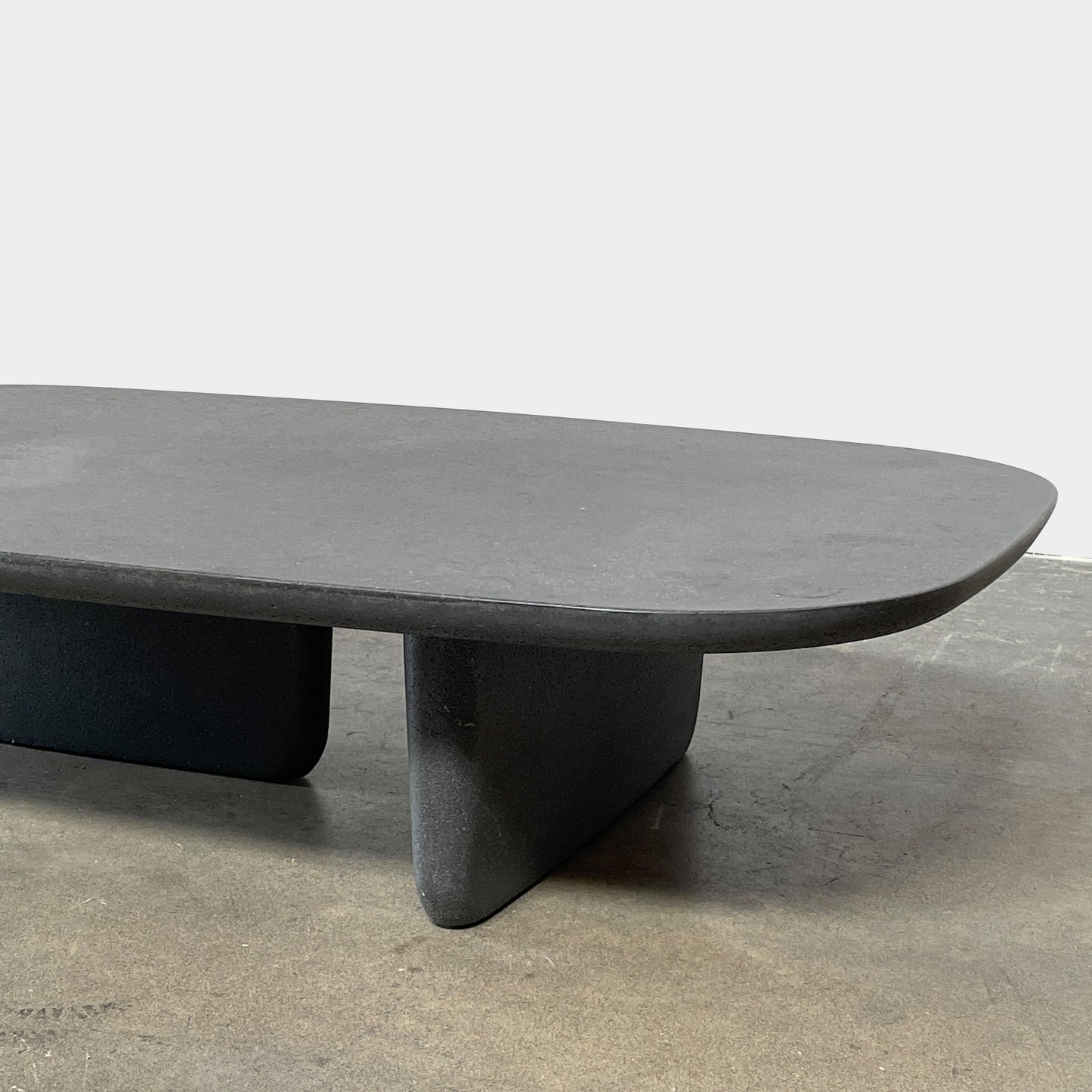 Table basse d'extérieur Tobi-Ishi de B&B Italia (en attente)