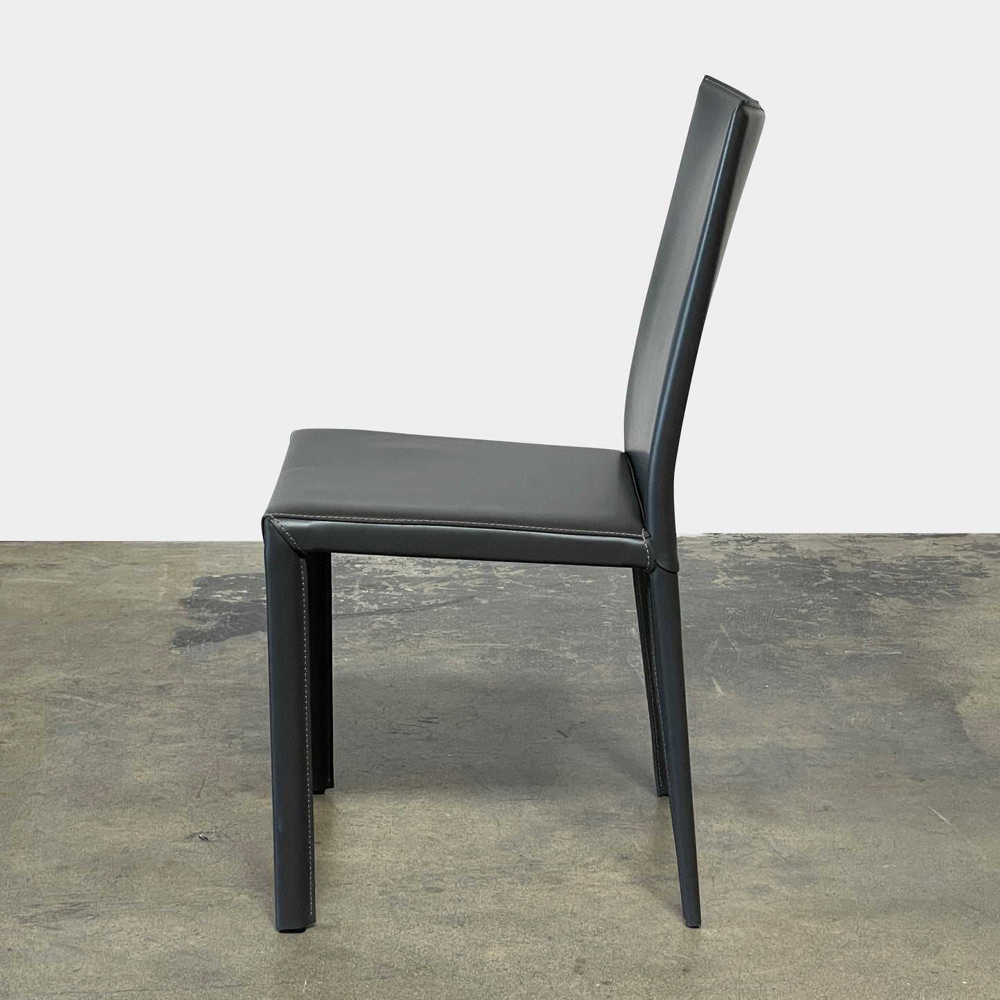 Ensemble de chaises de salle à manger Frag Bella en cuir gris foncé