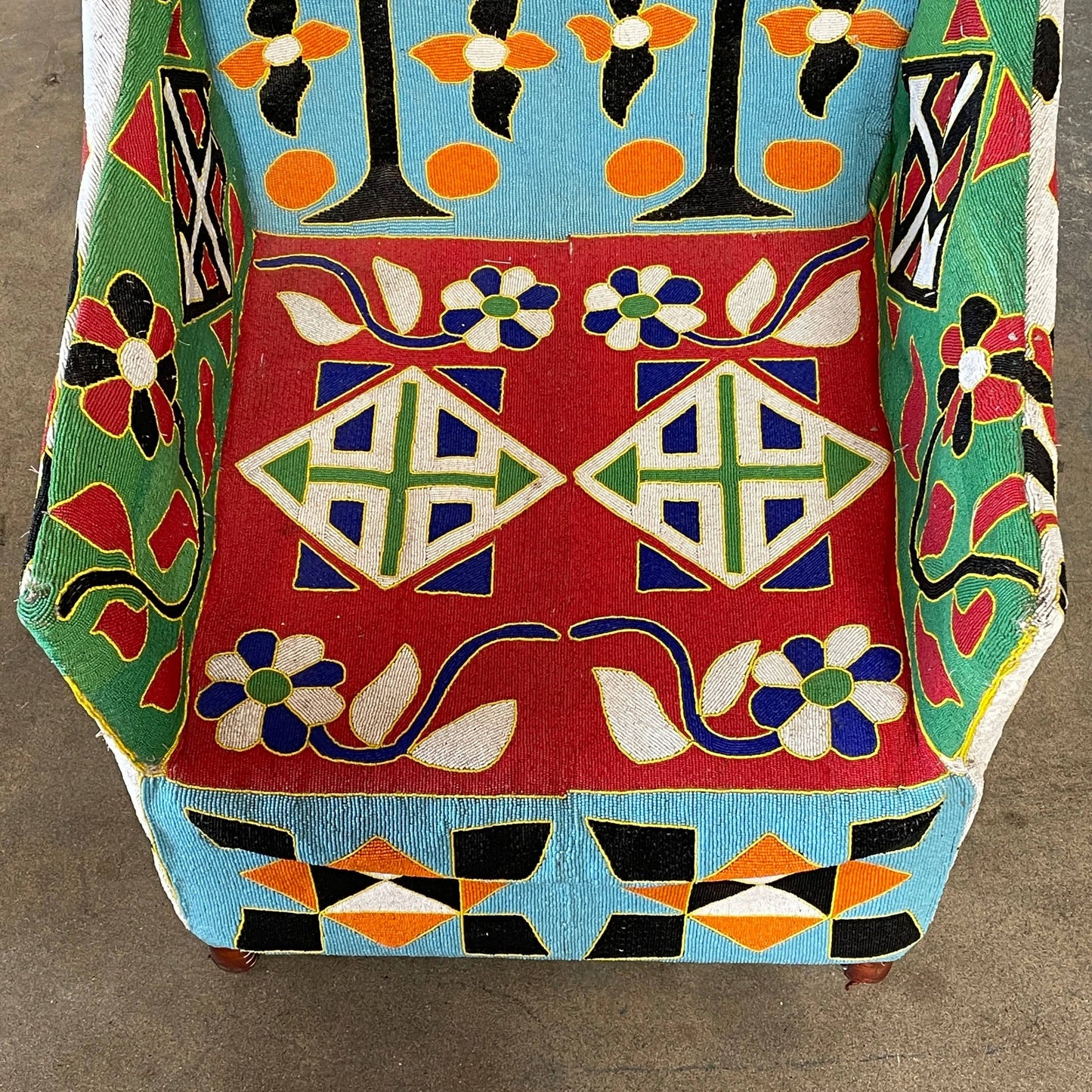 Chaise africaine Yoruba perlée à la main (en attente)