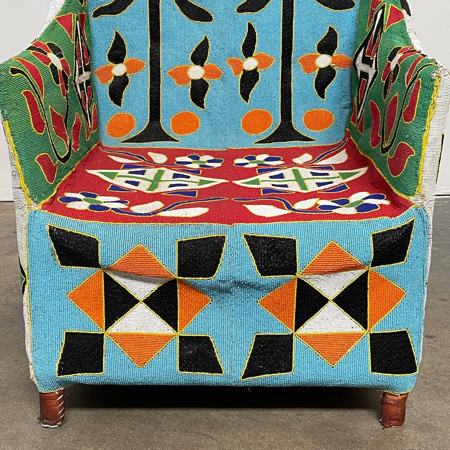 Chaise africaine Yoruba perlée à la main (en attente)