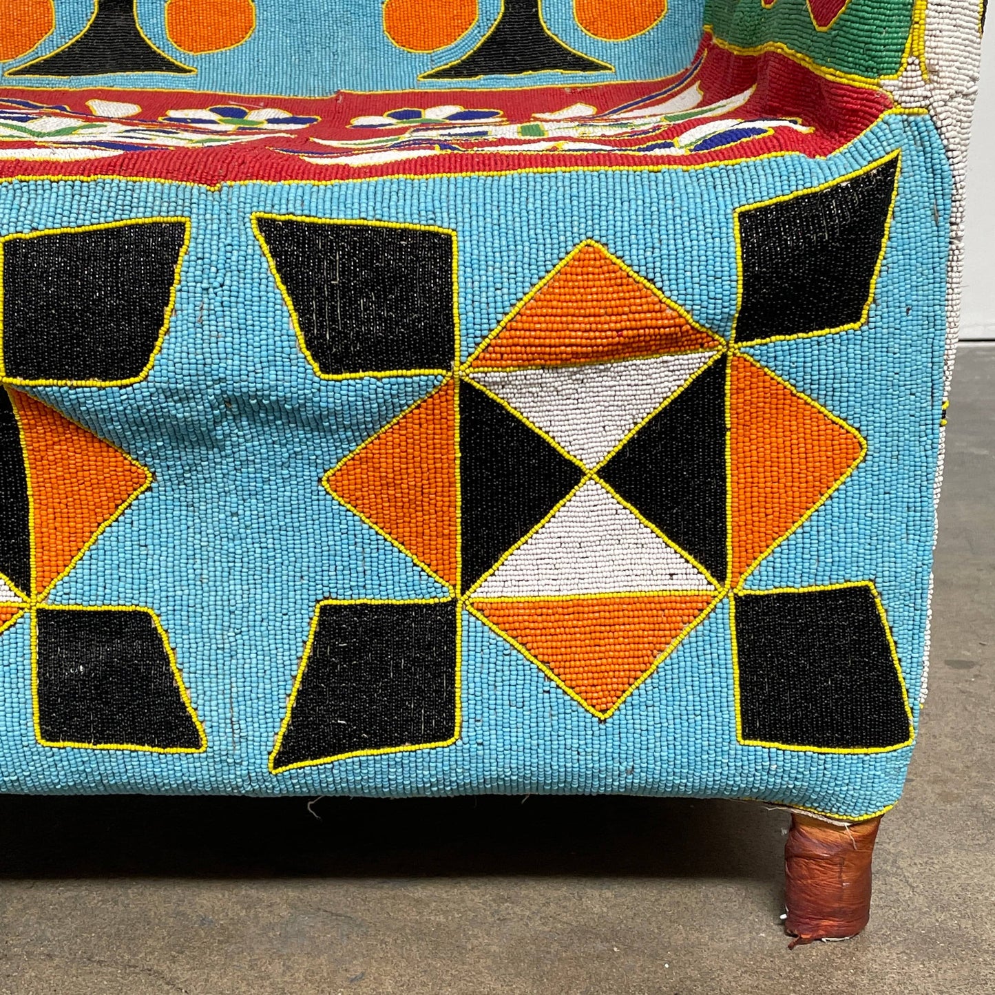 Chaise africaine Yoruba perlée à la main (en attente)