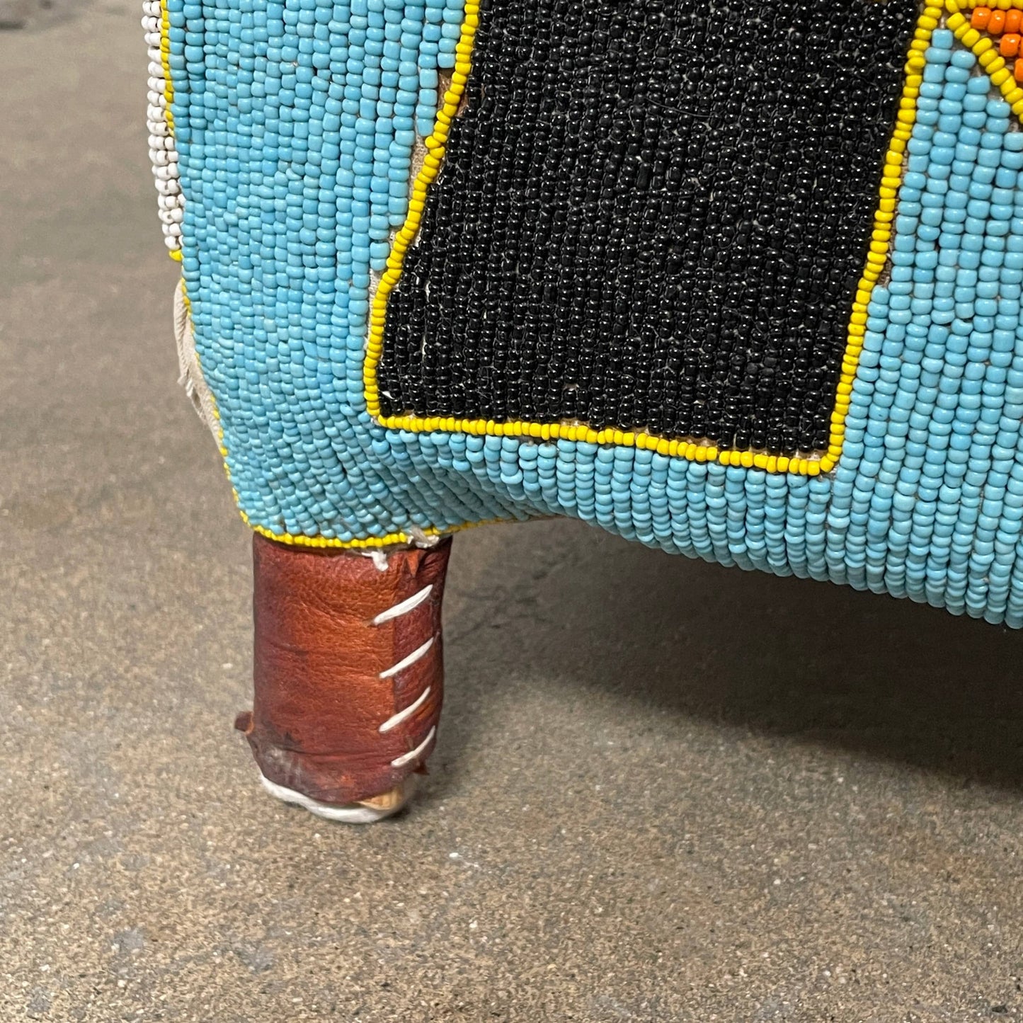 Chaise africaine Yoruba perlée à la main (en attente)
