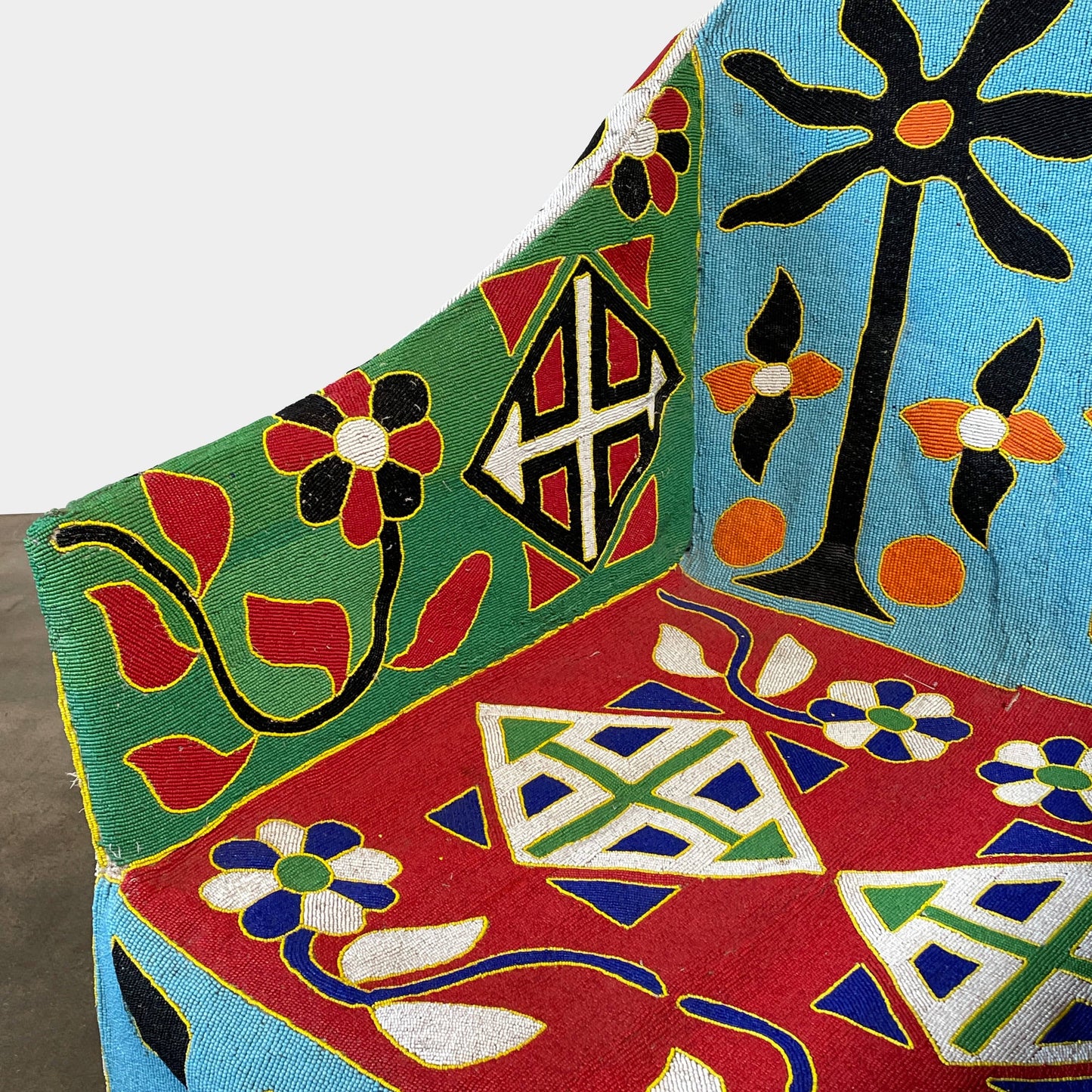 Chaise africaine Yoruba perlée à la main (en attente)