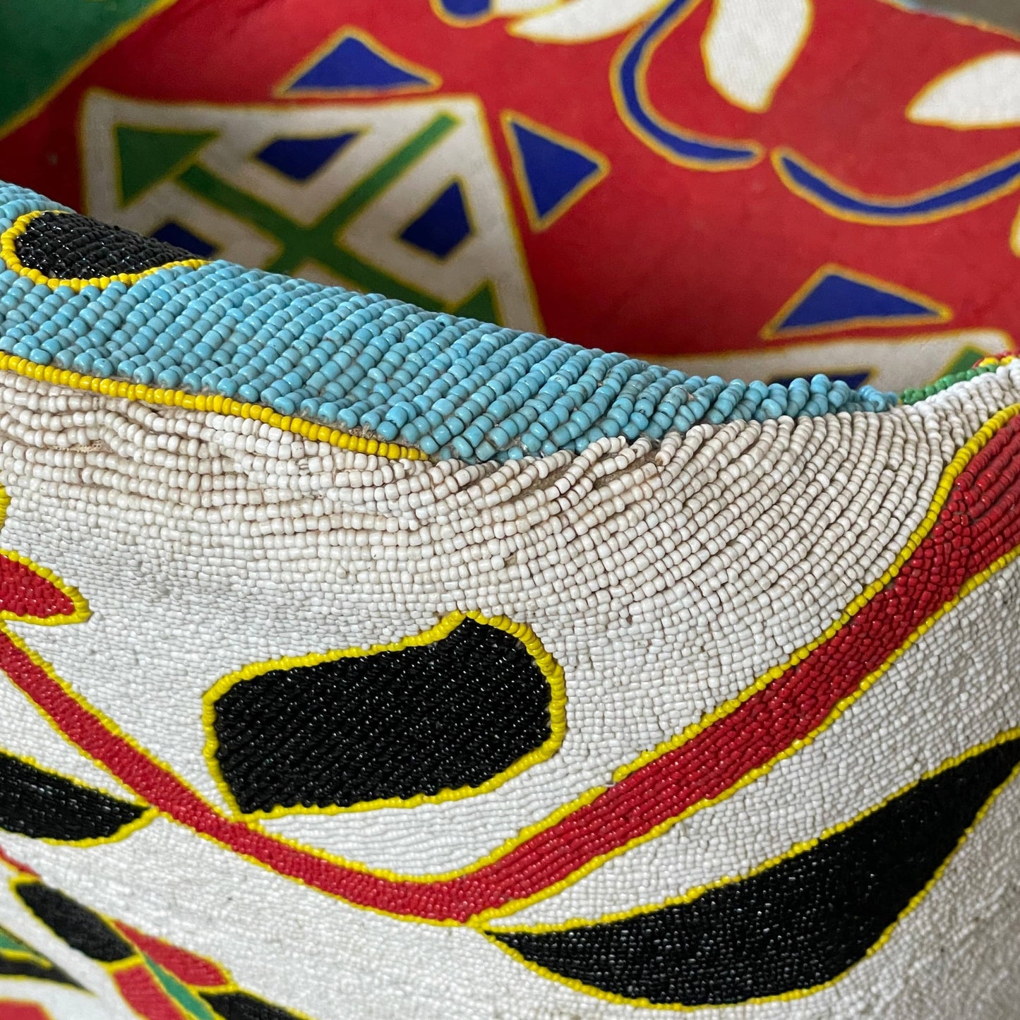 Chaise africaine Yoruba perlée à la main (en attente)