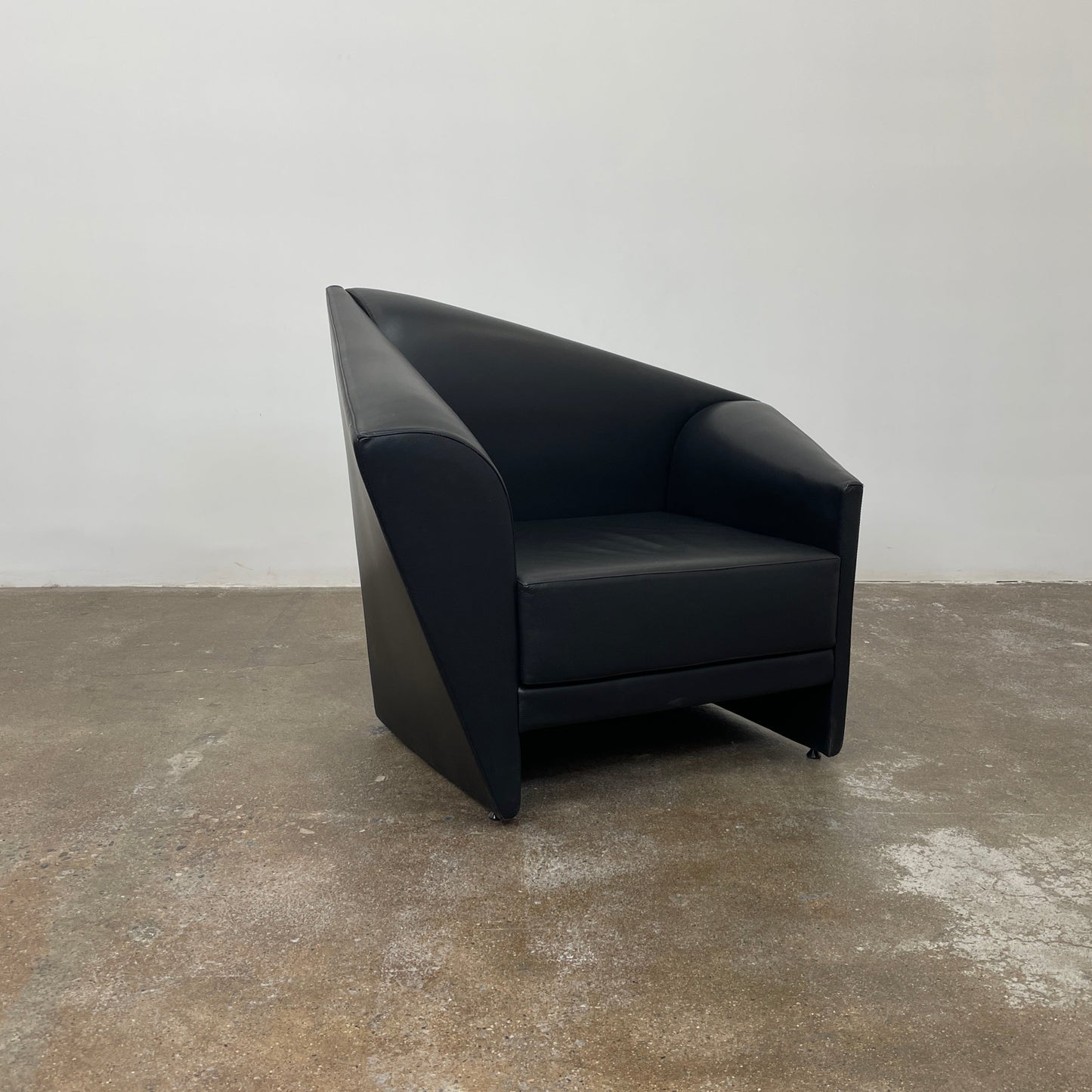 Le fauteuil Lilly of the Wind de Paolo Pallucco et Mireille Rivier