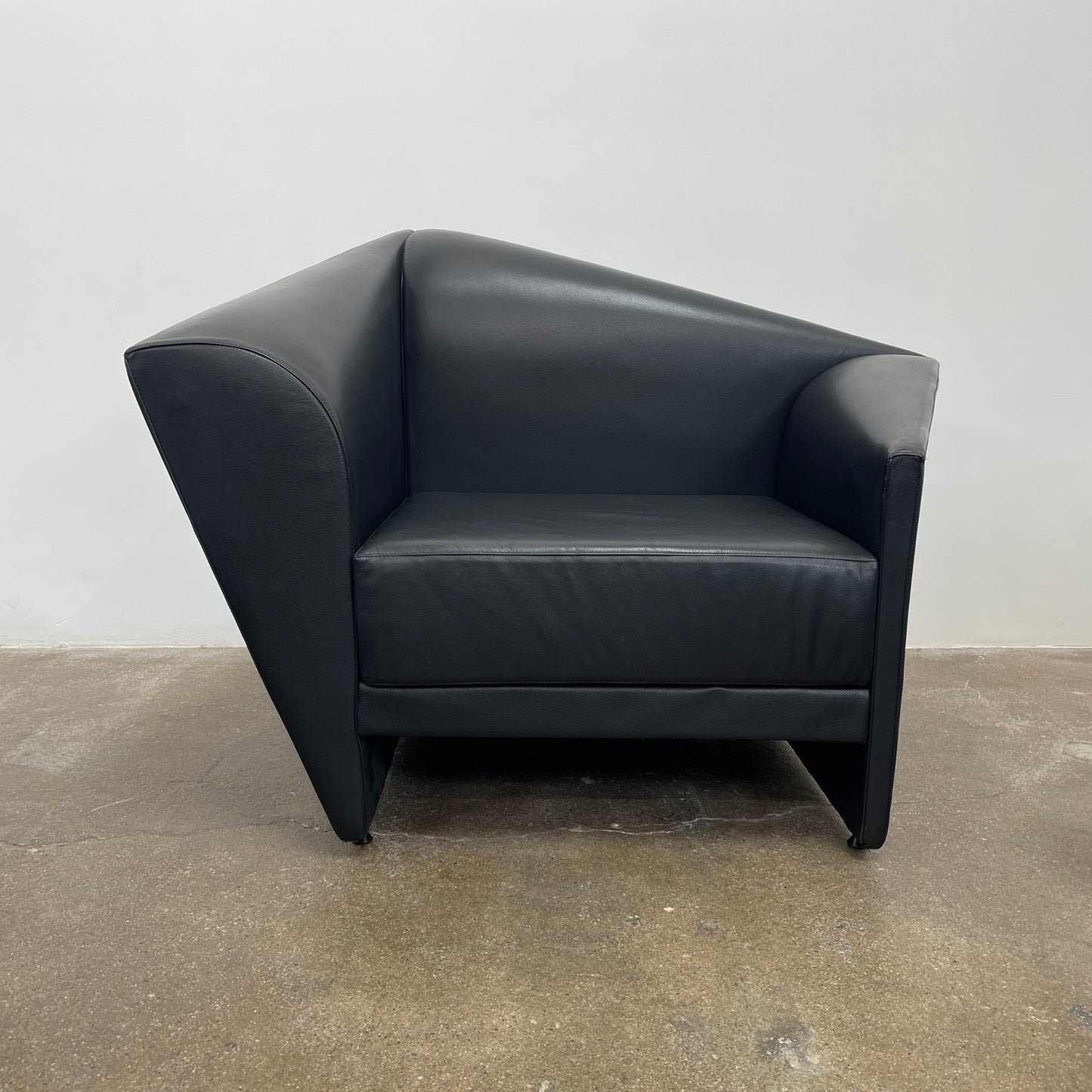 Le fauteuil Lilly of the Wind de Paolo Pallucco et Mireille Rivier