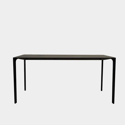 Table de bureau Arper Nuur - Gestion des câbles côté gauche