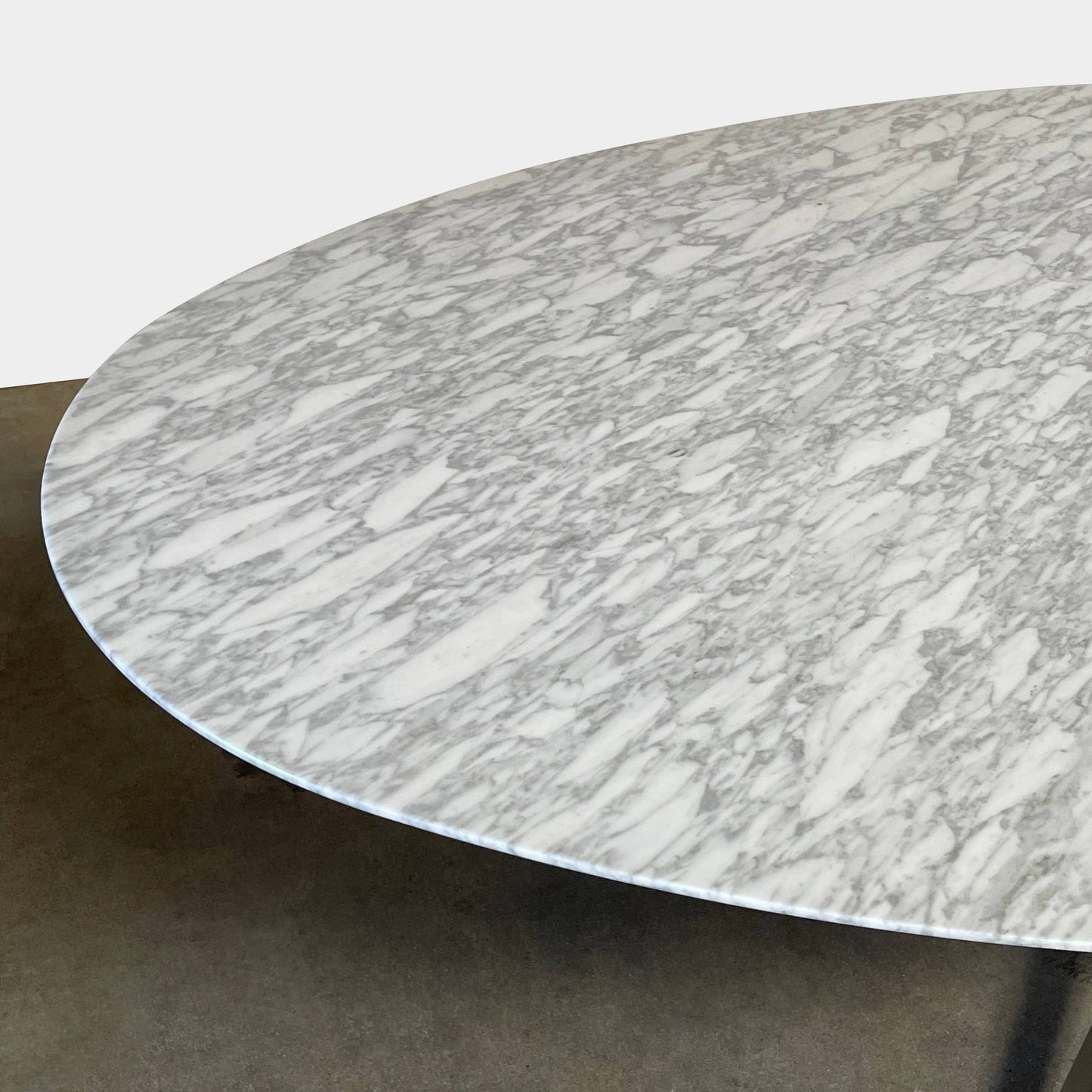 Bureau ovale en marbre Florence Knoll