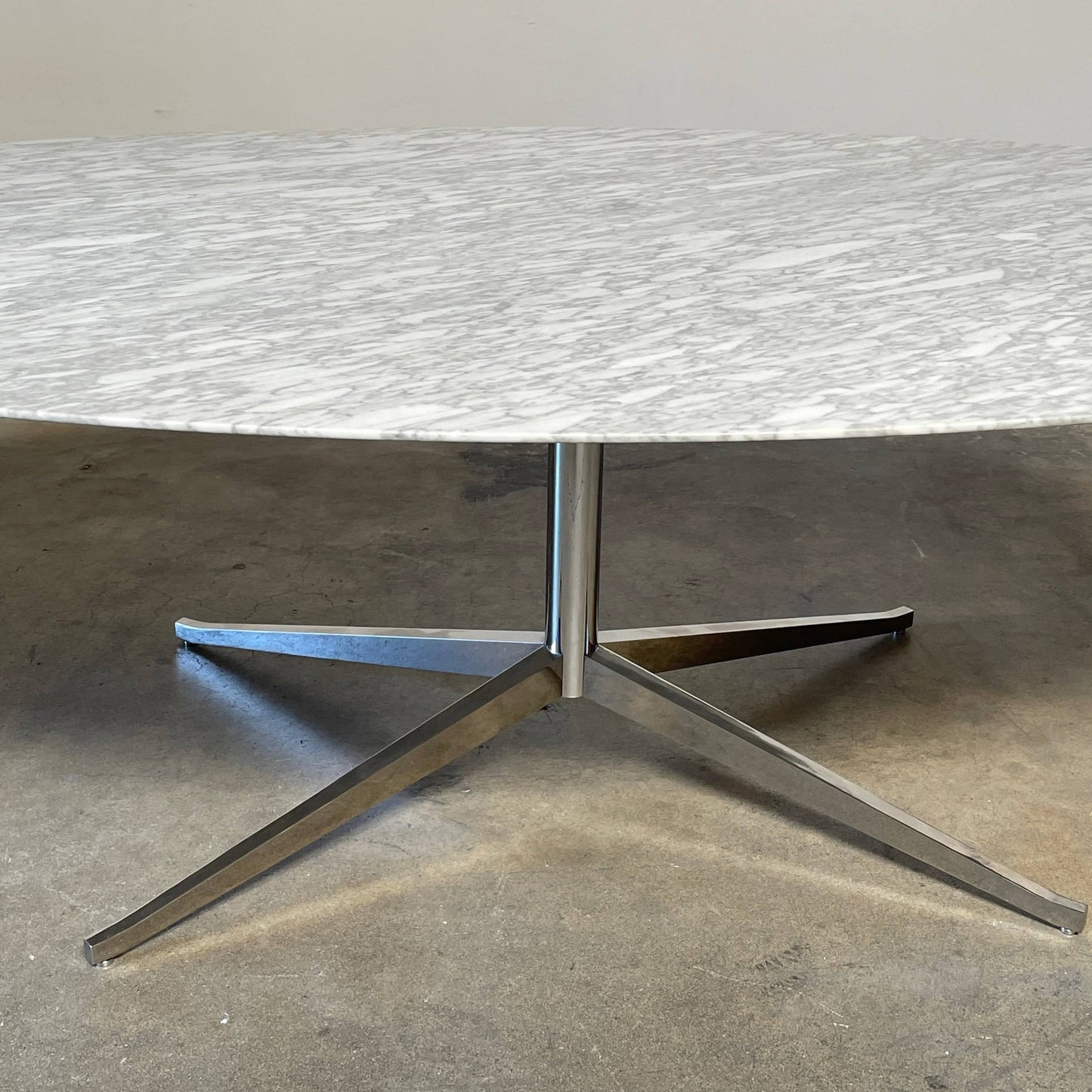 Bureau ovale en marbre Florence Knoll