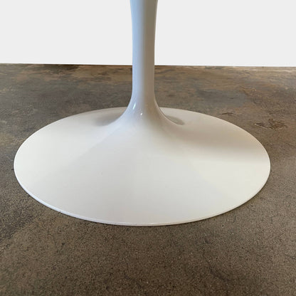 Table basse ovale sur pied Saarinen