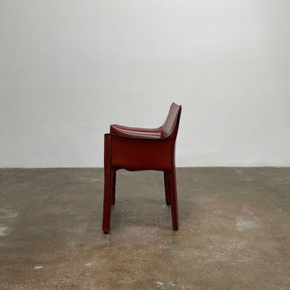 Fauteuil Cassina Cab 413 en cuir rouge