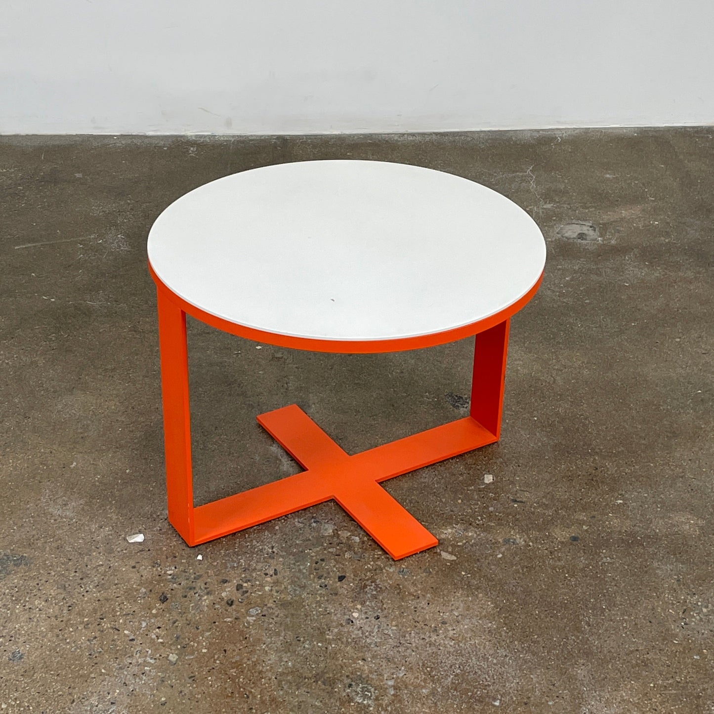 Tables laquées blanches avec cadres orange du B&amp;B Italia Eileen