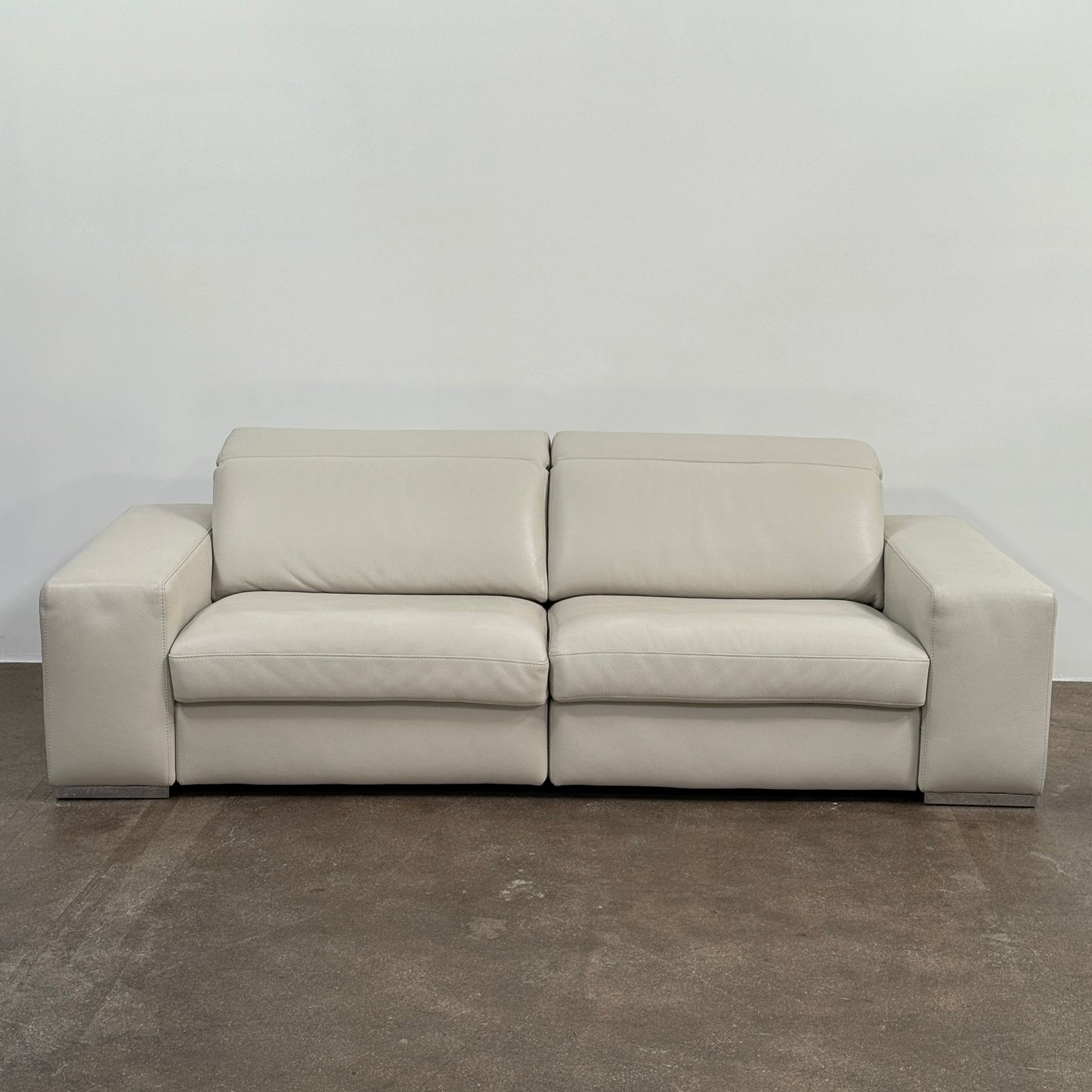 Canapé en cuir Roche Bobois avec appui-tête mobile