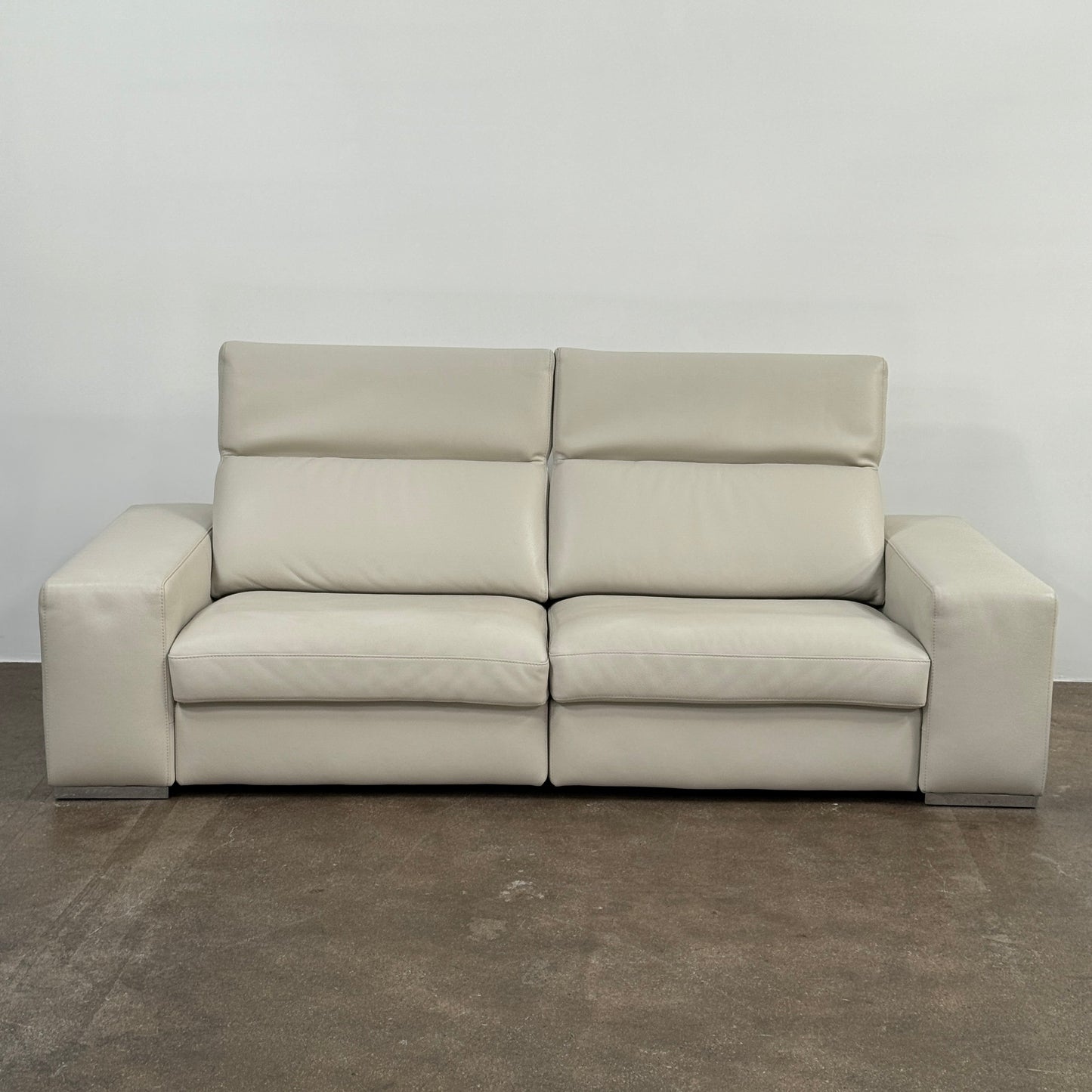 Canapé en cuir Roche Bobois avec appui-tête mobile