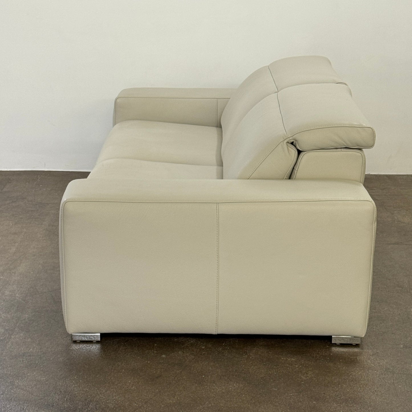 Canapé en cuir Roche Bobois avec appui-tête mobile