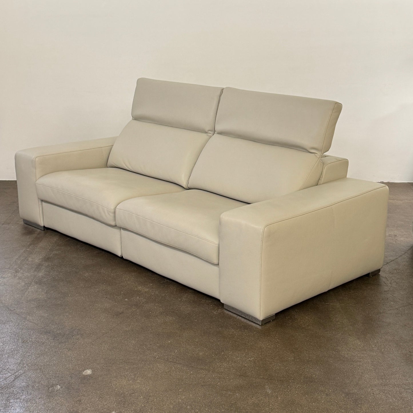Canapé en cuir Roche Bobois avec appui-tête mobile