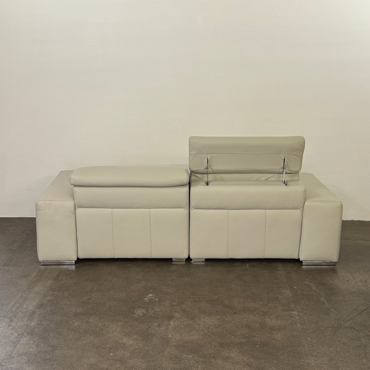Canapé en cuir Roche Bobois avec appui-tête mobile