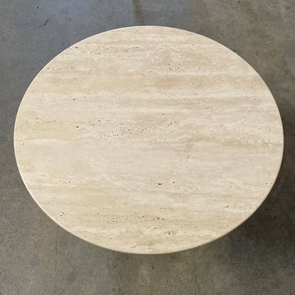 Table en travertin Ouk Sylver de la collection Delcourt