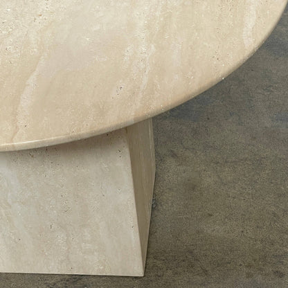 Table en travertin Ouk Sylver de la collection Delcourt