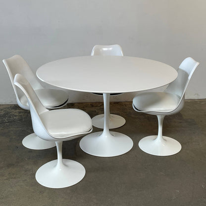 Table à manger Saarinen 47