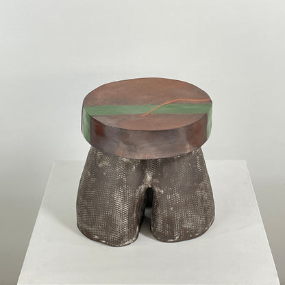 Table d'appoint en céramique Mrs Beastie d'Allyn Davis