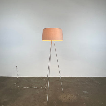 Lampadaire trépied DWR