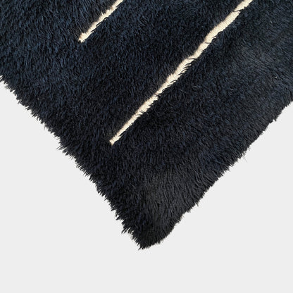 Tapis en laine tissé Dilla noir et ivoire à poils longs/bas 8'x10'