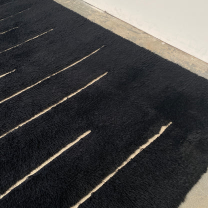 Tapis en laine tissé Dilla noir et ivoire à poils longs/bas 8'x10'