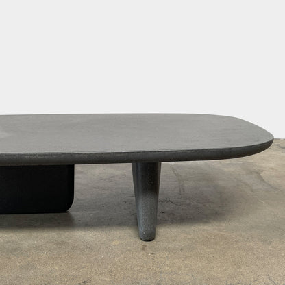 Table basse d'extérieur Tobi-Ishi de B&amp;B Italia (en attente)