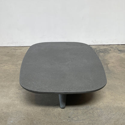 Table basse d'extérieur Tobi-Ishi de B&amp;B Italia (en attente)