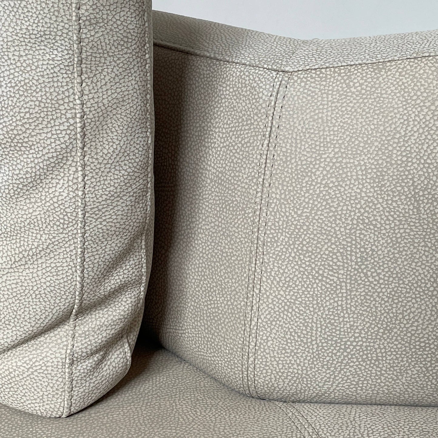 Canapé et pouf numérique Roche Bobois