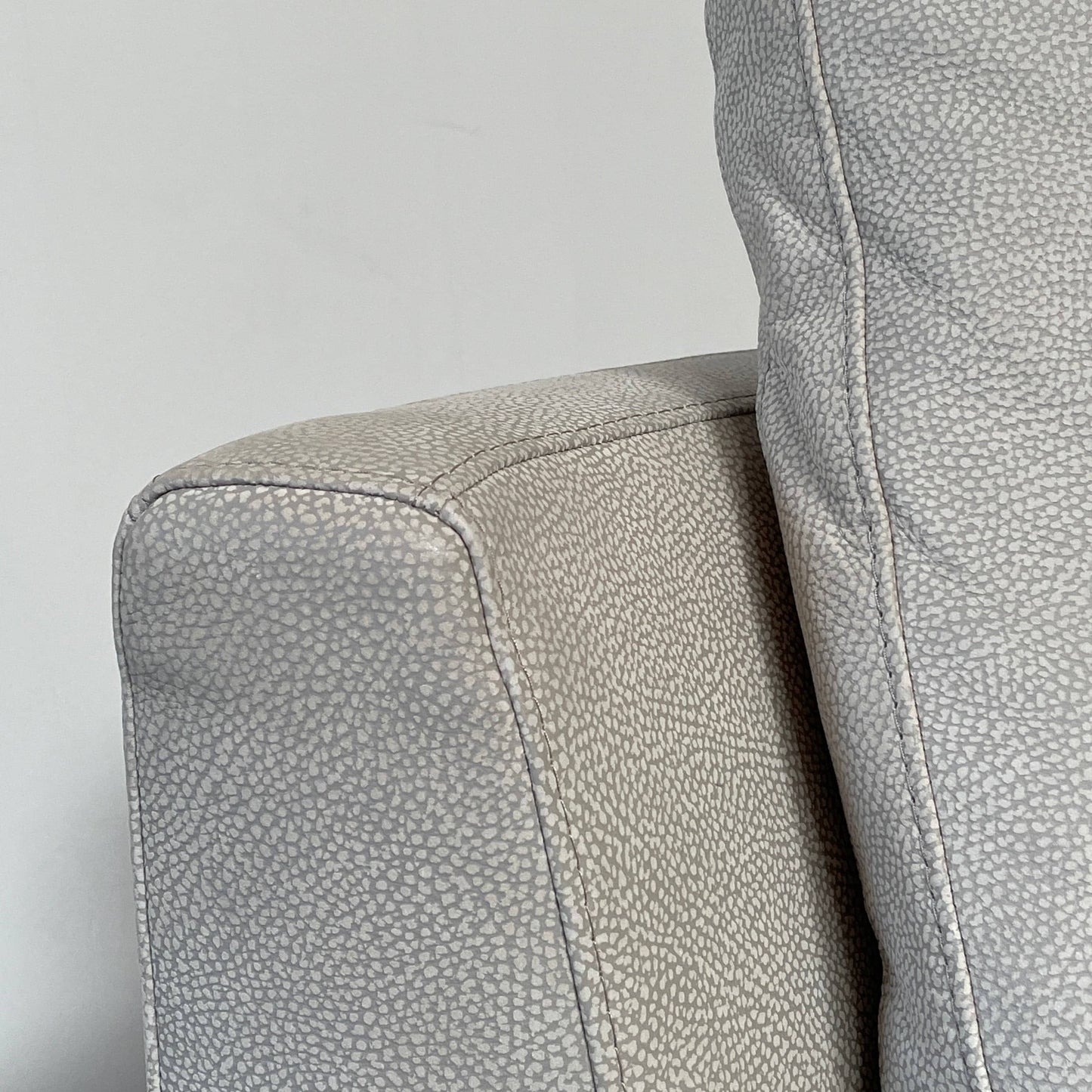 Canapé et pouf numérique Roche Bobois