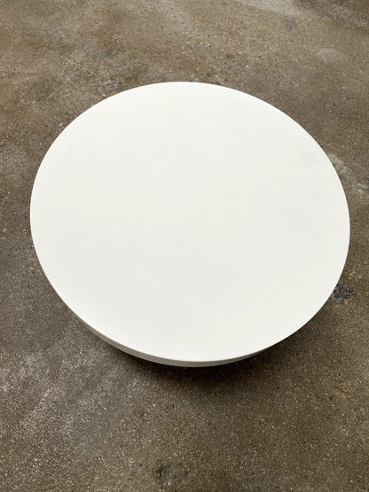 Table à aiguilles Ligne Roset laquée blanche