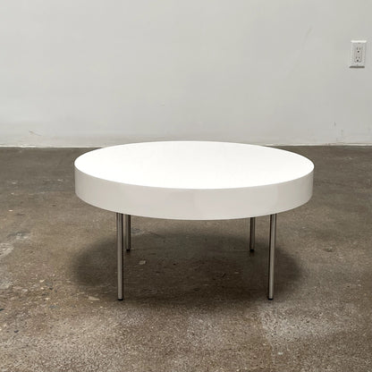 Table à aiguilles Ligne Roset laquée blanche