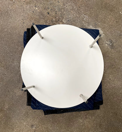 Table à aiguilles Ligne Roset laquée blanche
