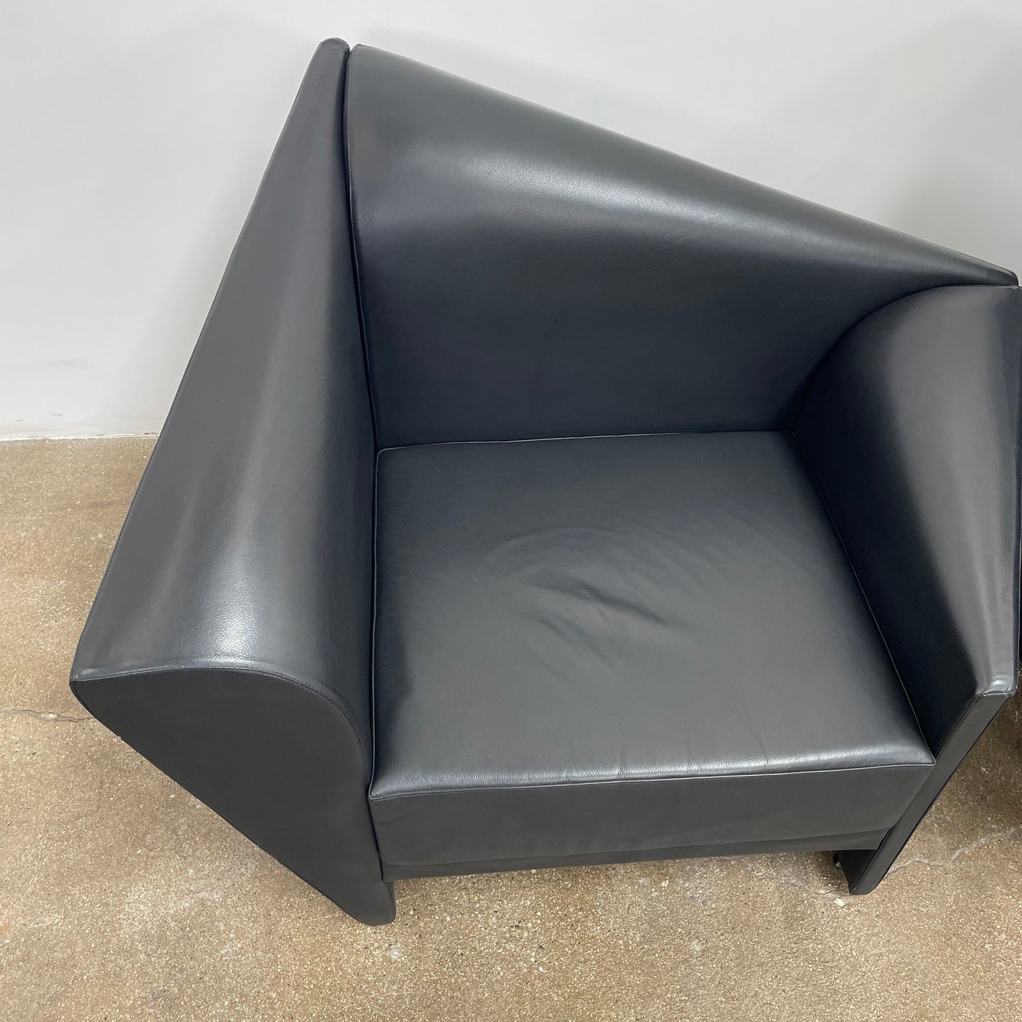 Le fauteuil Lilly of the Wind de Paolo Pallucco et Mireille Rivier